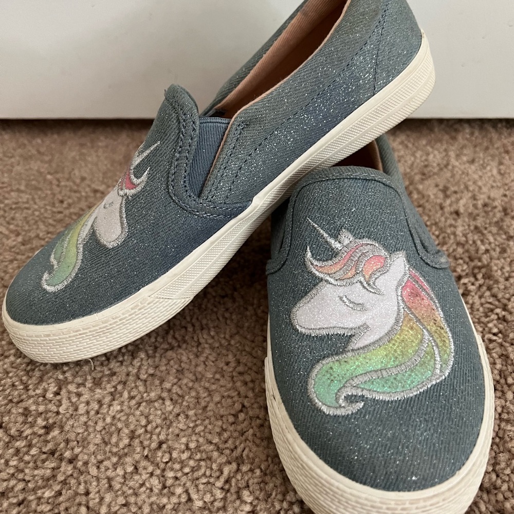 The Children’s Place girls slip on shoes